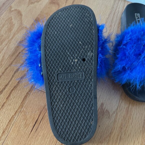 Cape Robbin Blue Feather Slides Size 6 - Picture 3 of 3